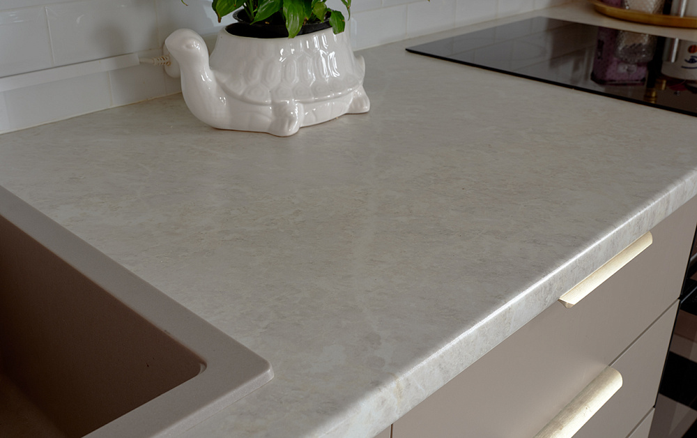 Шкафы и кухня Стоун Колор для однушки с круговой планировкой